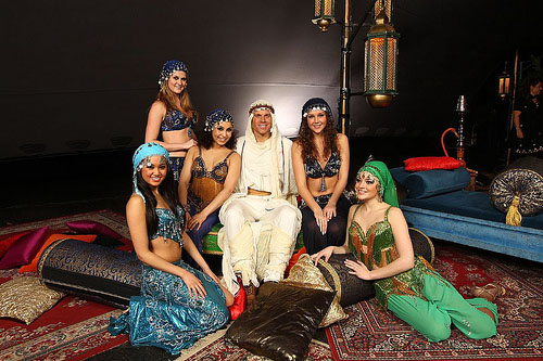 Arabian Secrets Themafeest foto moment met hostessen 