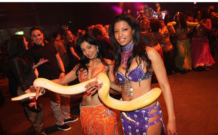 Arabian Secrets Themafeest lopen met slangen